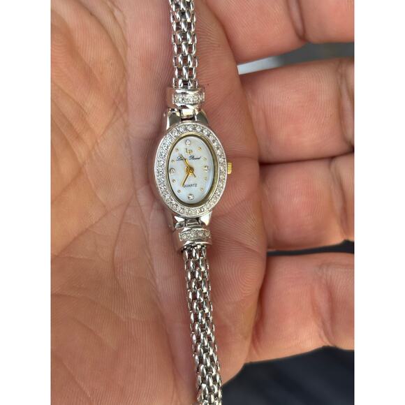 Lucien Piccard 27090WH Mother Of Pearl Dial Ladies Watch! New Battery! - Picture 7 of 10